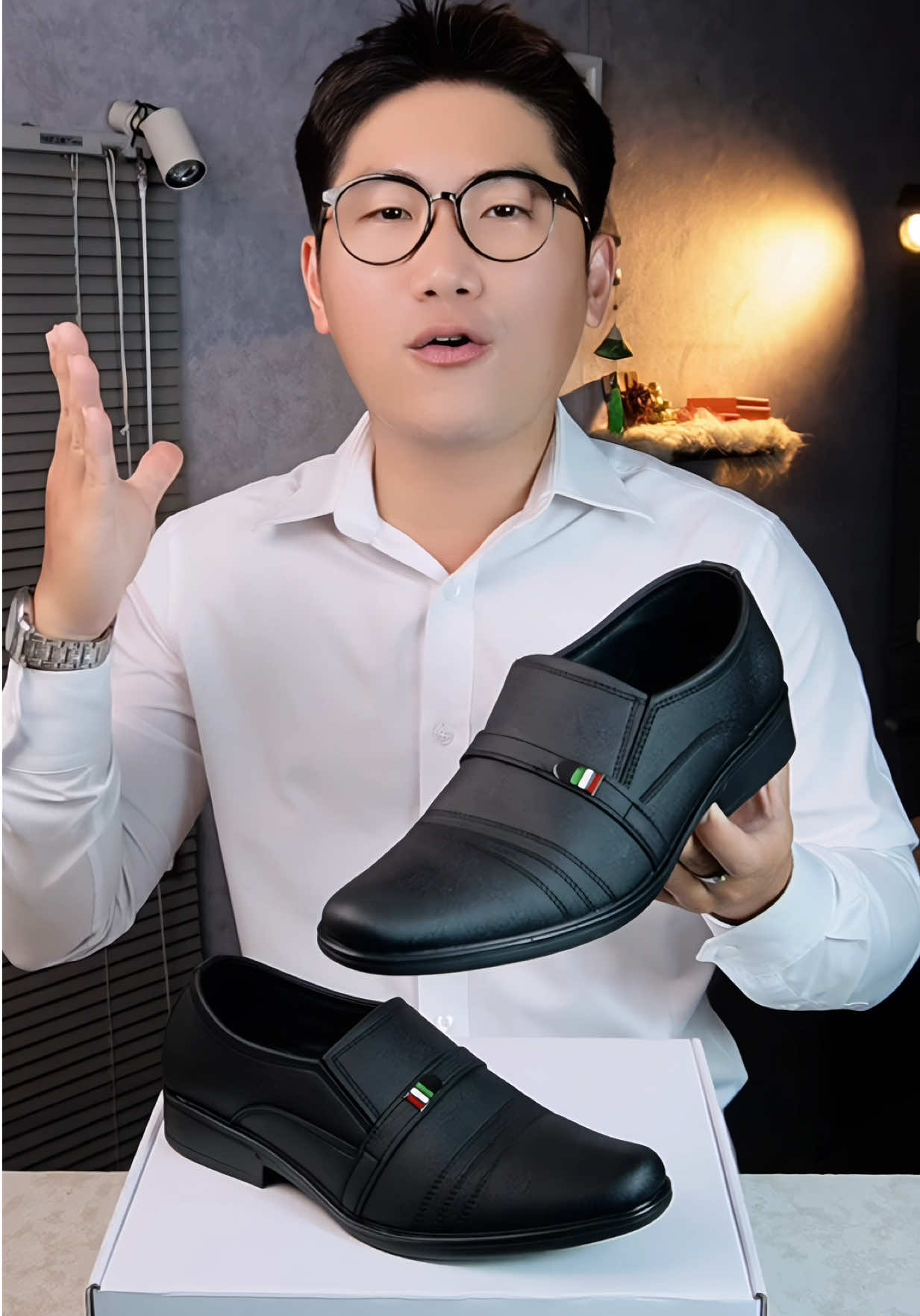 Giày tây da nam thanh lịch chuẩn size 38 đến size 44 đế cao 3 phân đã may đế sẵn. Giày cưới, giày giày chú rễ lịch lãm sang trọng #tonyreviewchanthat #muasamcungtiktok #giaynam #giaytangchieucaonam #giaytaynam 