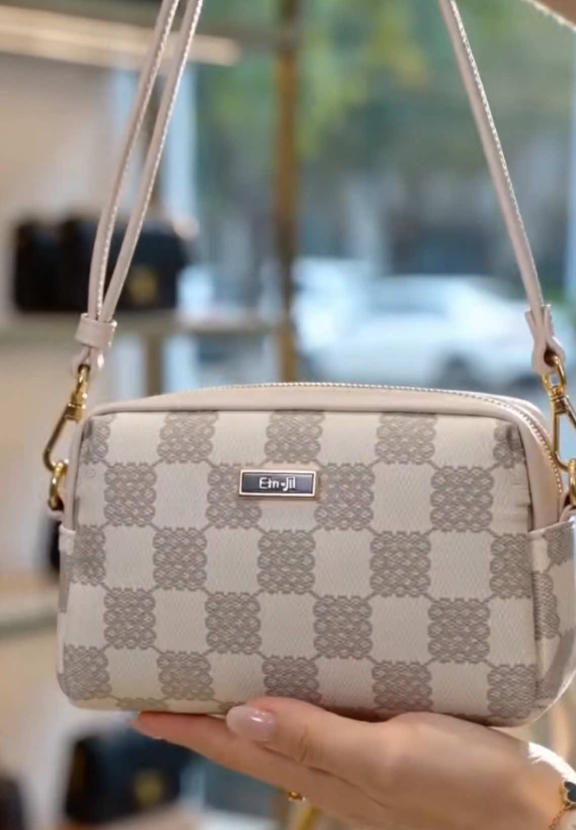 En-ji Luli Pouch -  Cream#taswanita #tasselempang #tasjinjing #slingbag #Handbag 