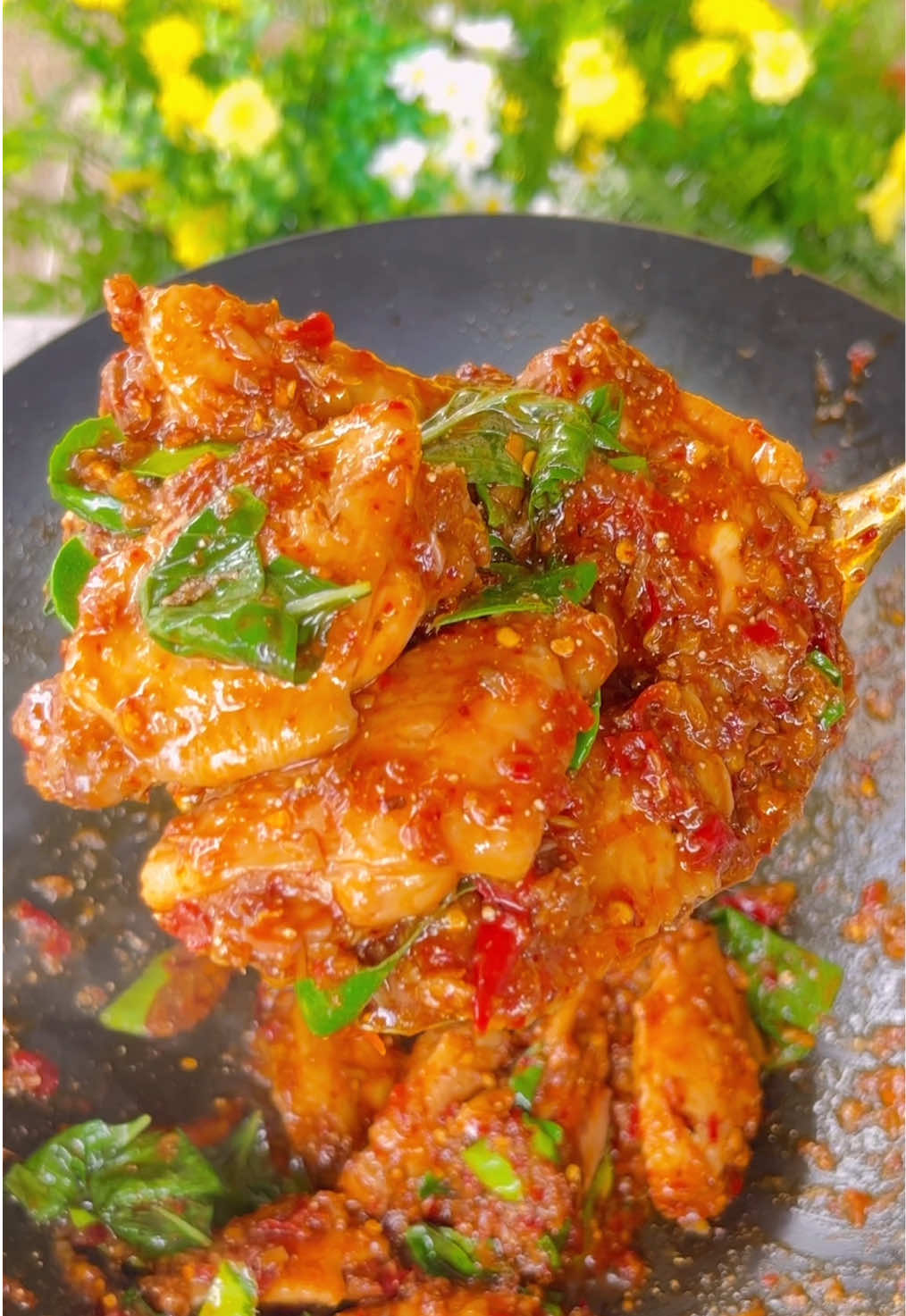 ถ้าใครทำเมนูนี้ระวังข้าวหมดหม้อแบบไม่รู้ตัว #แซ่บแห้งปีกไก่ #ห้องครัวtiktok #เมื่อหมอห้ามผมกินหมู #fyp 