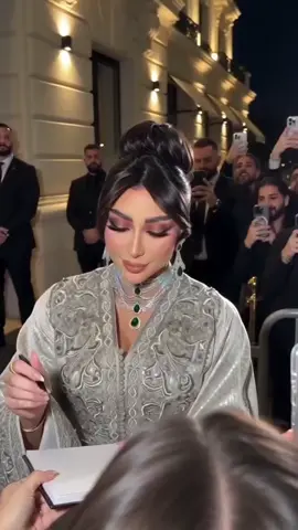 📌 الدليل السريع: كيفاش تقاد تصويرتك الشخصية بالذكاء الاصطناعي (بصورة وحدة صافي!) 💖 باغي ترد تصويرتك العادية تصويرة احترافية ولا كرتونية واعرة ومسايرة للتريند؟ هاك الطريقة المجانية مية في المية وبخطوات ساهلة:  الخطوة الأولى: تخدم بتطبيق capcut حل تطبيق capcut واطلق الإبداع ديالك. برك على الساروت (الزر) ديال هايبيك اللي كاين لتحت على اليسار باش تطبق القالب الواجد بـ 