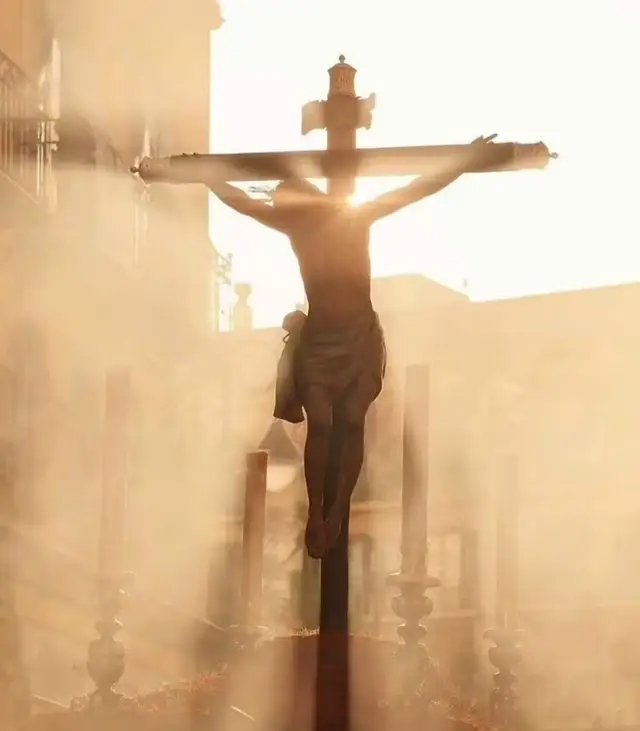 شعري مع الريح، وقلبي مع المسيح؛ حيثُ يكون هو، يكون سلامي. My hair with the wind, my heart with Christ; wherever He is, there is my peace.   يسوع المسيح هو المحبة التي لا تنتهي، والنور الذي لا ينطفئ. Jesus Christ is the love that never ends and the light that never fades. ✝️🤍 على الصليب كتب يسوع أعظم قصة حب للعالم. On the cross, Jesus wrote the greatest love story to the world. ✝️ يسوع… ملجئي، قوتي، وسلام قلبي. Jesus… my refuge, my strength, and the peace of my heart. 🤍✝️ #روجمان♡ 