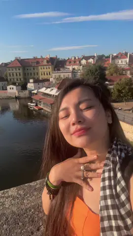 Lại cuồng chân rồi… Về với cầu tình, với nắng, gió… có đen thêm chút nữa cũng chẳng sao 