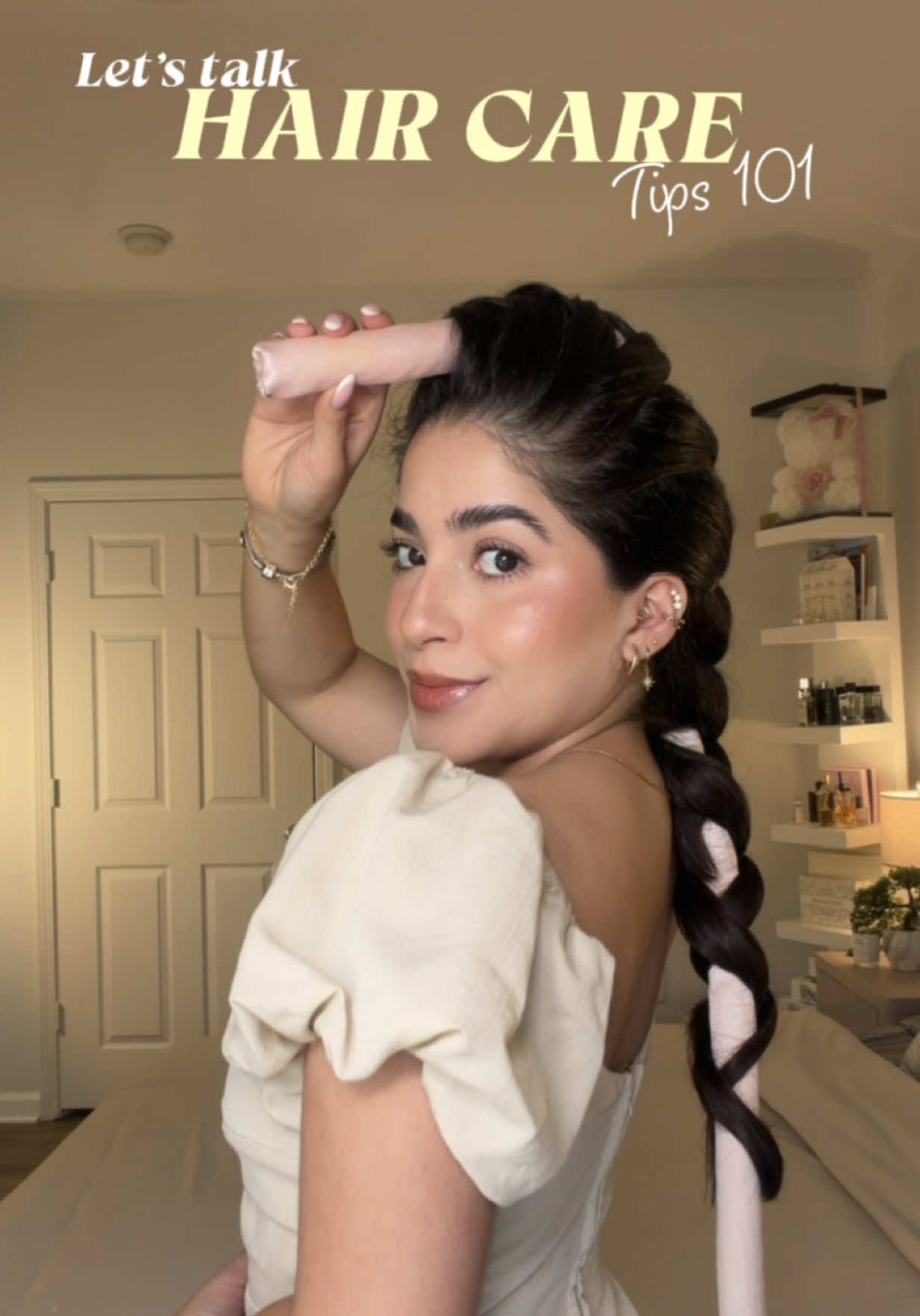 El secreto para un cabello SANO, FUERTE y LIMPIO empieza en la raíz. Hoy toco exfoliar el cuero cabelludo en la ducha con el Scalp Scrub de Aromatica. @AROMATICA 🫧 . Si sufres de caspa, cuero cabelludo graso o simplemente necesitas un buen reset, esto es para ti. 🫧✨ . . #aromatica #heatlesscurls #scalpscrub #hairscrub #hairtok 