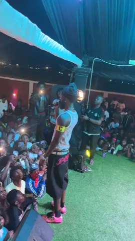 Oseikrom takes back he shet back of the people it was sooo funny 😄 #@Lil 9ine OTF gengster @Oseikromsikanii @STUBBORN 👿🇺🇸GOD🙏❤️ @Global Donn 🇺🇸 