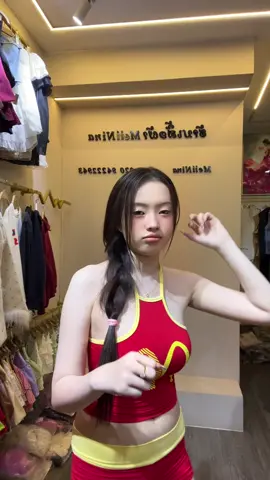 ຊຸດມີຂາຍນ່າ🛍️ມີສີ ດໍາ ຂາວ ແດງ ພ້ອມສົ່ງ