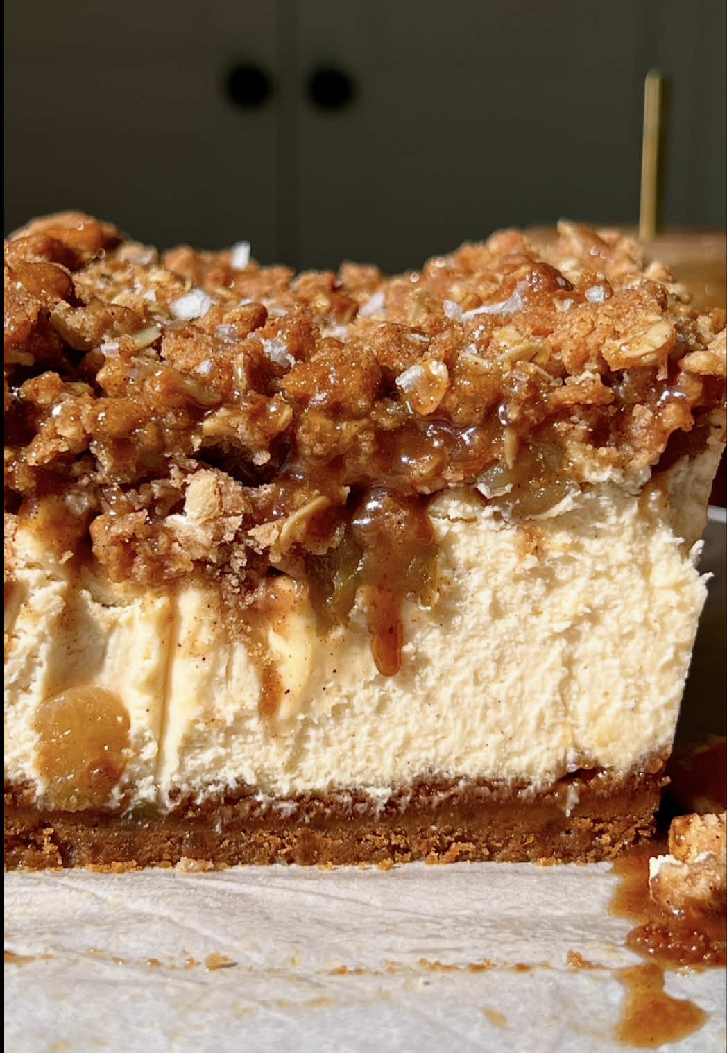 these salted caramel apple crumble cheesecake bars take basically every element of fall that we all love and put it into one…and i can guarantee that they’re even better than you could imagine 🍎 soft, buttery, crunchy, gooey, cozy, and so perfectly fall 🍂 the cheesecake bar of the season and i can’t wait for you to try!! 🥹 the full recipe is up on my blog at https://www.wellmadebykiley.com/blog/salted-caramel-apple-crumble-cheesecake-bars 🤎 enjoy!! #saltedcaramelapplecrumblecheesecakebars #applepiecheesecake #applerecipe #fallrecipe #falldessert @Nielsen-Massey Vanillas @From Our Place @Philly Cream Cheese @Earlywood @lotusbiscoffofficial @KitchenAid 