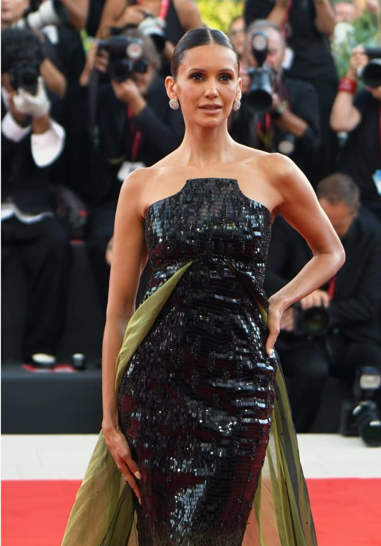 #NinaDobrev, ohhh the woman you are! The actress hit the red carpet at the Venice Film Festival, and we’re pretty sure we’re seeing a little bit of #ElenaGilbert and #KatherinePierce in this look… 📸 Getty Images #venicefilmfestival 