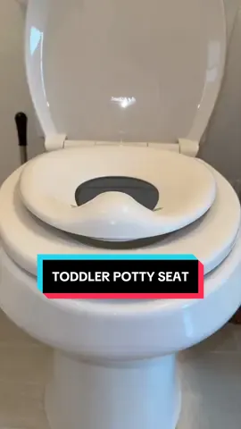 Potty training doesn’t have to be so hard 🚽🙌 #pottytraining #potty #toddlerparents #toddlerlife #bathroomessentials 