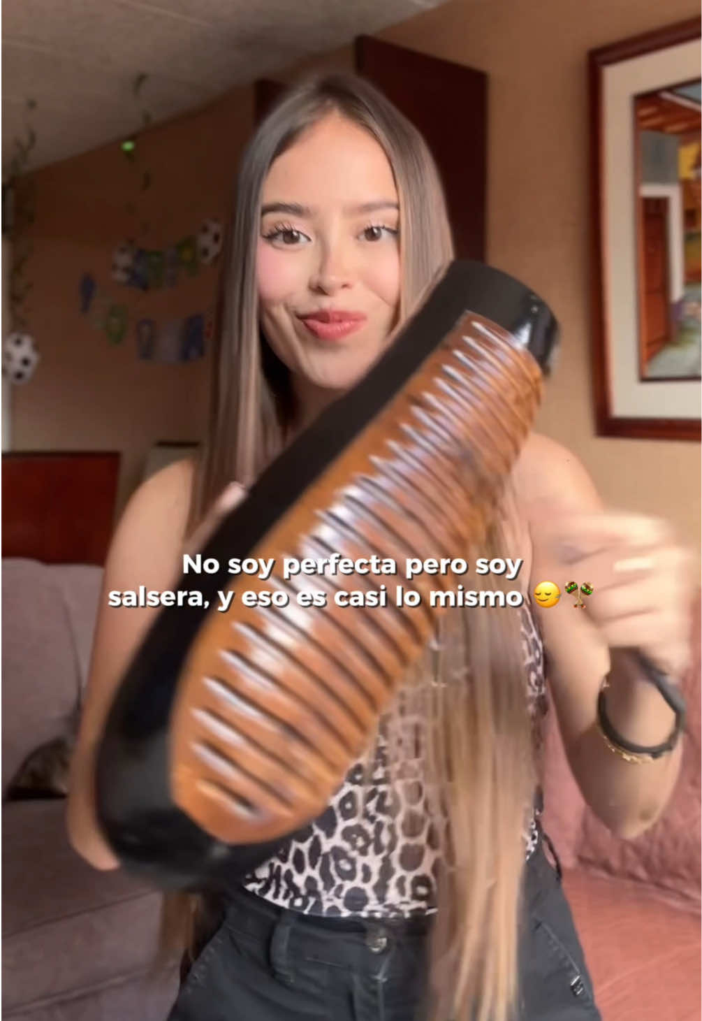 Tocando un clásico 🪇❤️‍🔥  Ser salsera es sinónimo de ser perfecta si o no? 🙂‍↔️ Déjame saber en los comentarios que canción te gustaría que tocara ? 👀 #salsa #salsaparadedicar #salsaparaestados #lagrimas #guiro 