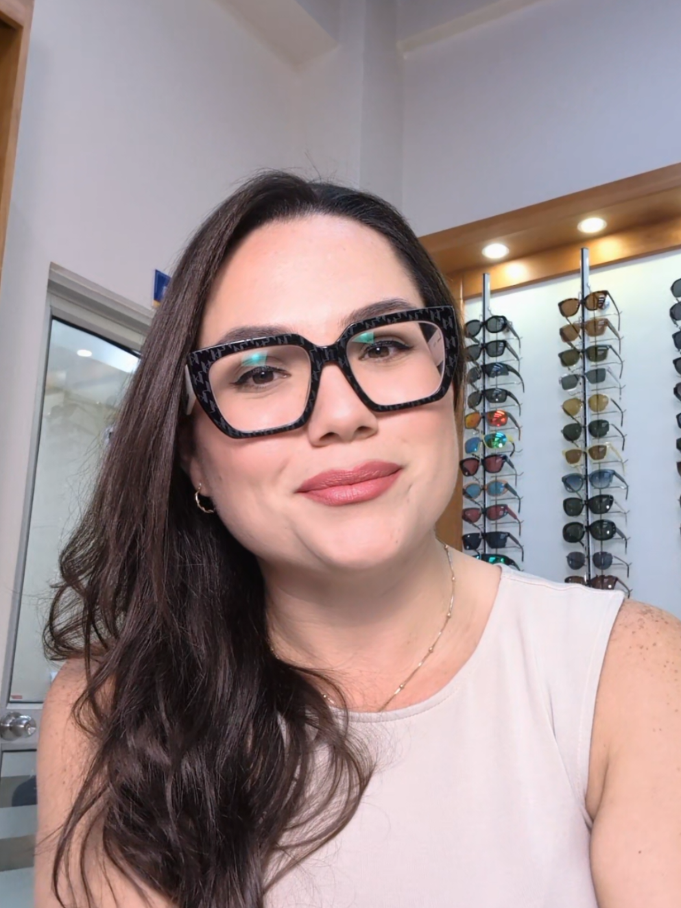Estas son las 5 cosas en las que vale la pena invertir al momento de comprar en #Óptica  #Lentes #Gafas #Optometría #SaludVisual 