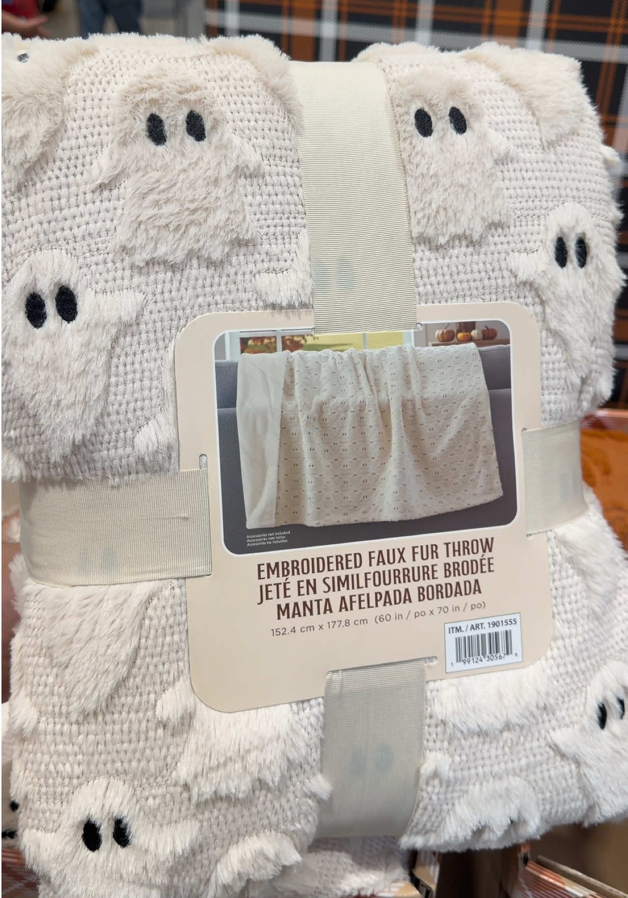 Cute halloween blankets at Costco👻🎃🐈‍⬛#halloween#cutefinds#costcofinds#fyp#fall 