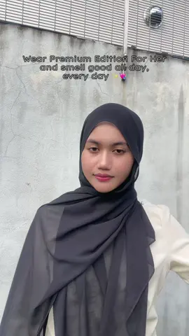 dekat showcase korangg 😍 #forher #perfume 