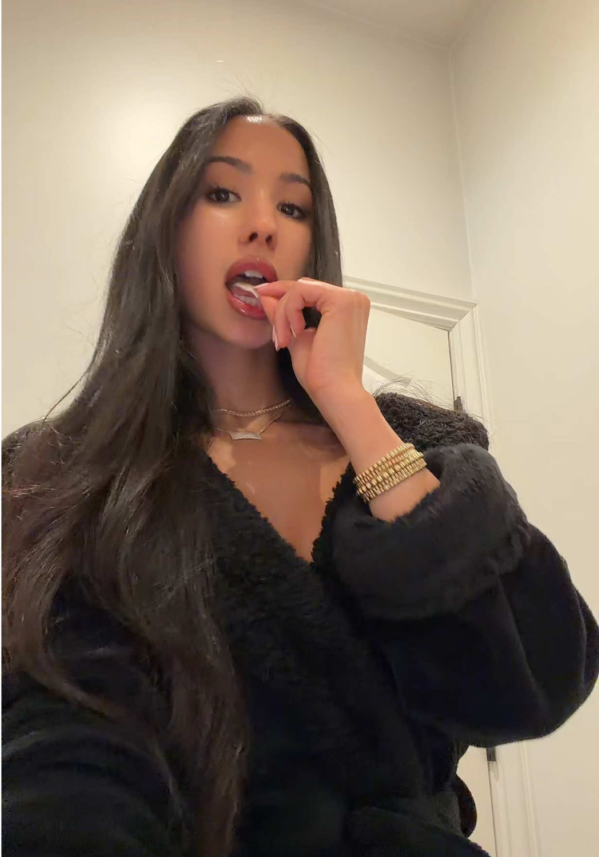 the power of the pouch 🙏✨ (and some make up hahaha) TG for glam and lip pillows baby #creatorsearchinsights #pouchprincess 