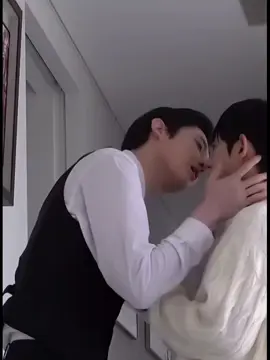 Dụ dỗ loài mèo với khuôn mặt đẹp trai và bình thản là sở thích của a hay gì 🫵 #kimyoonsik #parksiwoo #kimyoonsikparksiwoo #kimyoonsik_parksiwoo #bl 