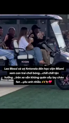 Bắt gặp Leo và vợ đi xem các con chơi bóng ở học viện Miami....sơ hở vẫy tay chào người hâm mộ hà...yêu 🐐🫶 #messi #lionelmessi #messifans ##leomessi #antonellarocuzzo 
