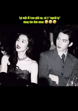 càng tìm hiểu lại càng thấy ngọt ngào, tại sao ở cbiz đầy phức tạp lại có một tình yêu nhẹ nhàng, chầm chậm trôi qua 6 năm vẫn hạnh phúc như vậy 🫶🏻 tuy không ồn ào, không bao giờ nói lời yêu công khai nhưng từng hành động, từng ánh mắt đều là yêu ấy 🥺 mà cảm giác tình cảm nhẹ nhàng kiểu như thế này rất hợp với tính cách của hai người luôn #tinhbachnhien #luuvan #jingboran #liuwen #fyp 