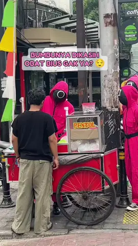 Niatnya beli pentol, malah was-was takut direkrut jadi pemain 😌😭 Jaman sekarang beli pentol aja ketar-ketir 😌 #SquidGameTheExperience #SquidGameJakarta #SquidGame #NetflixID #placetogojakarta 