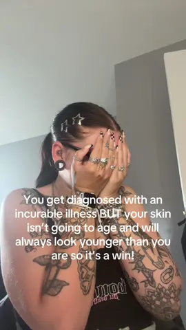 EDS also affects the collagen in your body, this means for many we have smoother, tighter skin that resists fine lines. Making us look younger 🫶 #ehlersdanlossyndromes #heds #chronicillnessawareness #fyp 