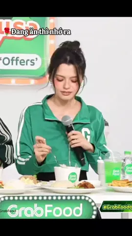 Mấy đứa có bồ làm nhiều cái khó coi lắm🤭🤭🤭 #GrabFoodถูกกว่าชัวร์xฟรีนเบคกี้ #srchafreen #beckysangels #freenbecky #xuhuongtiktok 