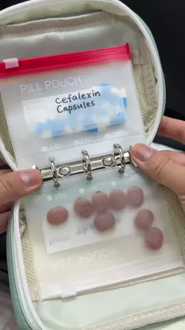 Why didn’t anyone tell me about this game-changing travel pill pouch years ago 😫 #TravelEssentials #PillOrganizer #MedicationStorage #TravelHacks 