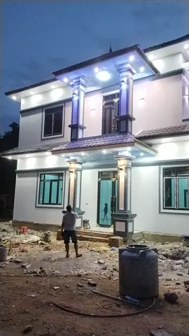 nốt bậc thang và ốp chân tường nữa là OK 