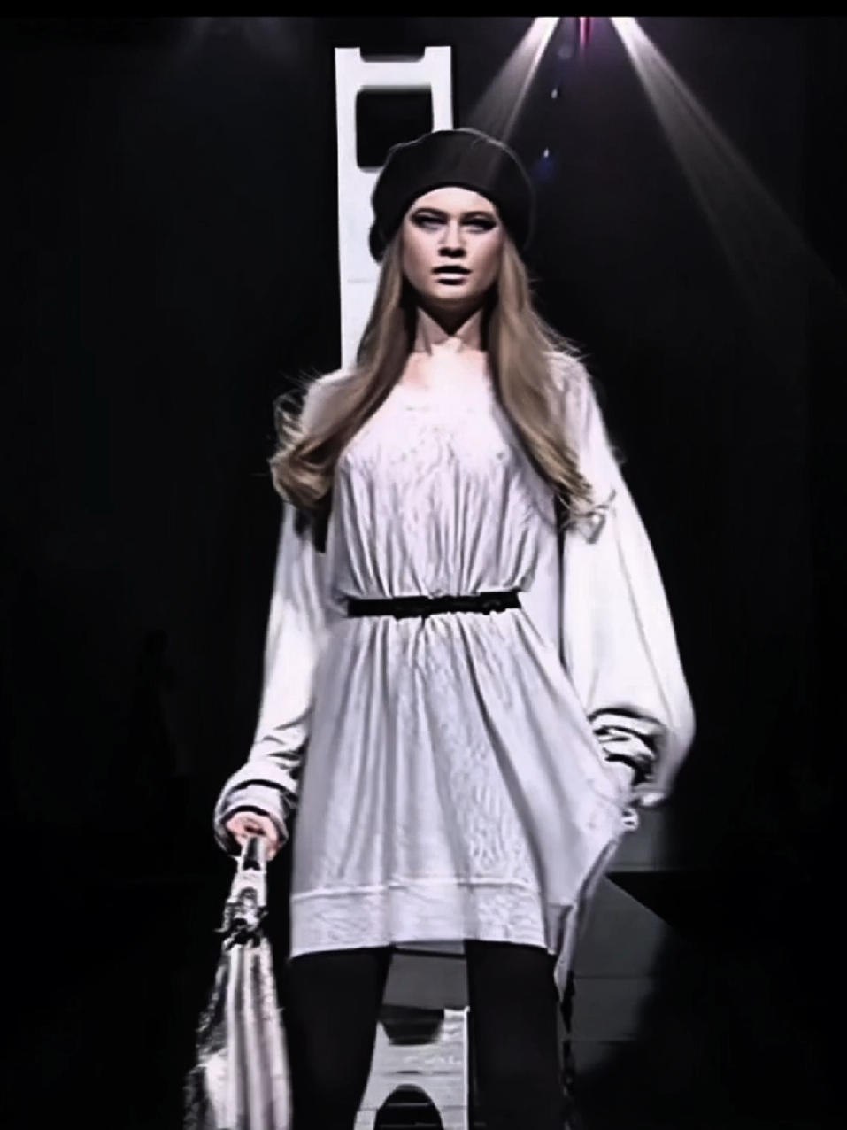 ...#behatiprinsloo for #versace||#Runway #fashion #fpy 