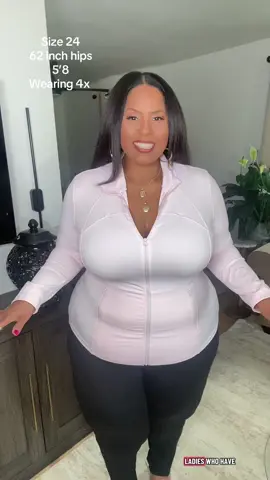 #plussize #activewear #jacket #plussizeworkout #leggingsoutfit 