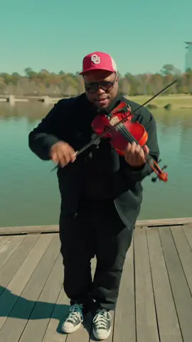 Vibe with me! 🔥😎🎻 Song: The Chainsmokers ft. Halsey - Closer 🎥 @whosmattrush  #violin #violinist #fy #fyp #viral  