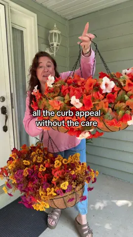 #hangingbaskets #artificialflowers #autumndecor #falldecor #patio 