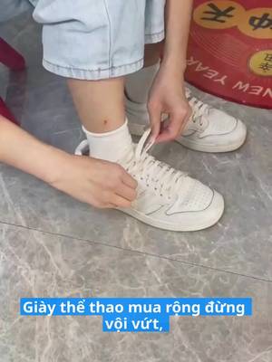 Mẹ nào thường đi mua sắm bị đau gót chân? Sắm ngay miếng dán gót giày tiện lợi này nhé