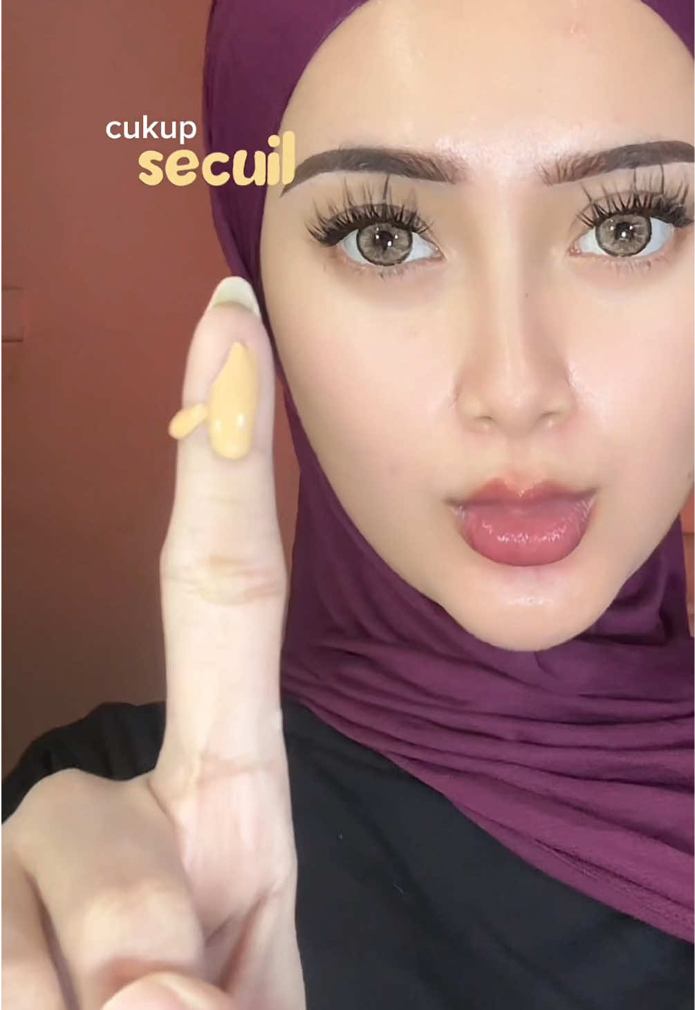 Cuma secuil tapi coverage-nya nampol banget 😭✨ Dipakai seharian tetap flawless, nggak crack & nggak patchy!  #OneDotEvenProtection #SkinTintGepeng #skintint #skintintbecoming