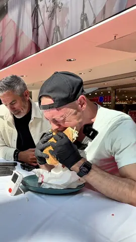 16 RESTAURANTS treten gegen mich an?! 😳 XXL CHALLENGE vs. Westpark Ingolstadt 🔥 Der @WestPark Shoppingcenter hat sich für meine nächste Food-Record-Challenge etwas komplett Verrücktes überlegt: 🔥 16 GASTRONOMEN 🍽️ 16 GERICHTE 🫃 10 minuten pro Runde Jedes Restaurant schickt mir ein Gericht – und ich bekomme erst nach und nach mit, was als Nächstes vor mir landet. Erst geht es durch die komplette herzhafte Runde… und danach warten auch noch Kaiserschmarrn, Donuts, Waffel, Torte und Eis. 💀🍨 Mein Ziel: 16/16 und der nächste FOOD RECORD! 👇 Welches Gericht würde für EUCH die erste wahl sein?  #bigm #challenge #food #westpark #ingolstadt 