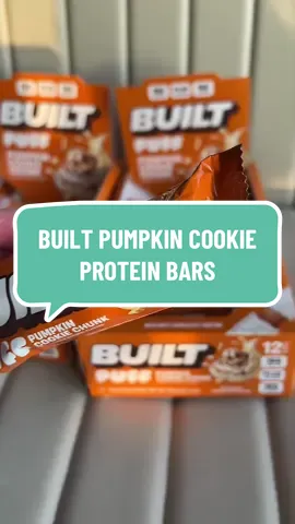 These pumpkin cookie chunk protein bars are limited edition & they’re selling out fast 🎃 @Built Bar #proteinbar 