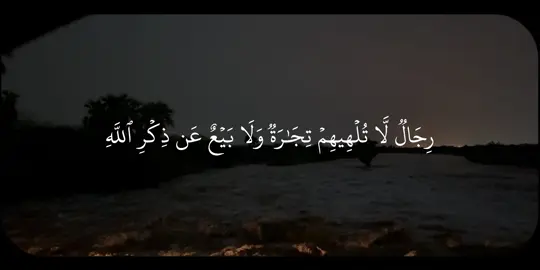العالم (مكة) تقع على قمة برج الساعة في مجمع أبراج البيت بمكة المكرمة. يبلغ ارتفاعها حوالي 601 مترًا، وتتميز بأربع واجهات كبيرة يمكن رؤيتها من مسافات بعيدة. تم تصميمها على الطراز الإسلامي أنهج العديد من الميزات الفريدة، بما في ذلك لفظ الجلالة 