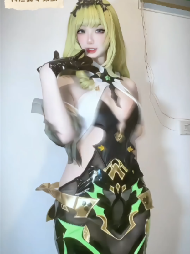 Rắn kìa anh em! Chạy đi… để tôi ôm—à nhầm, cầm chân nó 😭🐍 #honkaiimpact3rd #mobius #cosplay #fyp #viral