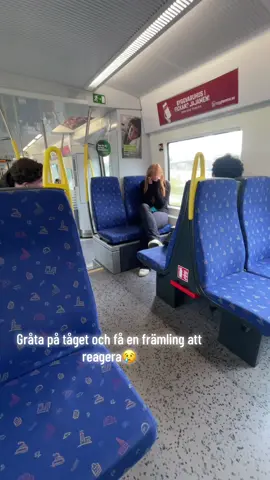 Gråta på tåget och få en främling att reagera😢Deltagare: Emma #poängjaktvrgs26 #vrg #gråta  #viral #foruyou 