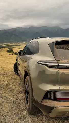 Porsche Cayenne Electric 