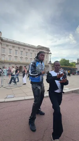 Behind the scenes with @₱ɆⱠⱠɆⱤ 🇳🇬X🇬🇧 #whydee 