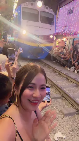 #hanoitrainstreet  ស្រាវជេីងសាហាវ 🥴 🚂🚂🚂