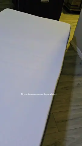 El problema no es que llegue visita… es dónde la vas a acostar. Esta cama plegable se abre en minutos, ya trae su colchón y es tamaño twin. Cuando terminas, la pliegas y recuperas tu espacio. Así tienes una cama extra sin necesitar otro cuarto. Si te vendría bien una en casa, échale un vistazo en el enlace. #TikTokShopFinds #foldingbed #camaplegable #mattress #colchones 