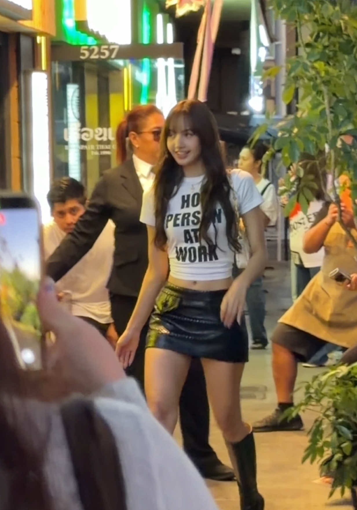 She’s such an angel😭 #lalisa #lisa #sawadika #blackpinklisa #fyp 
