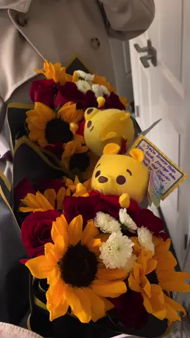 my attempt at  Winnie the Pooh flowers 🍯 #winniethepooh #winniepooh #flowers #fyppo