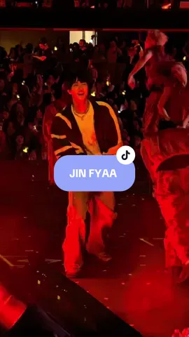 The way Jin interacted with the dancers AHH SO CUTE!! 😭💕  @BTS  #jin #kimseokjin #bts_worldtour_arirang_busan #btsarmy  #BTS_ARIRANG