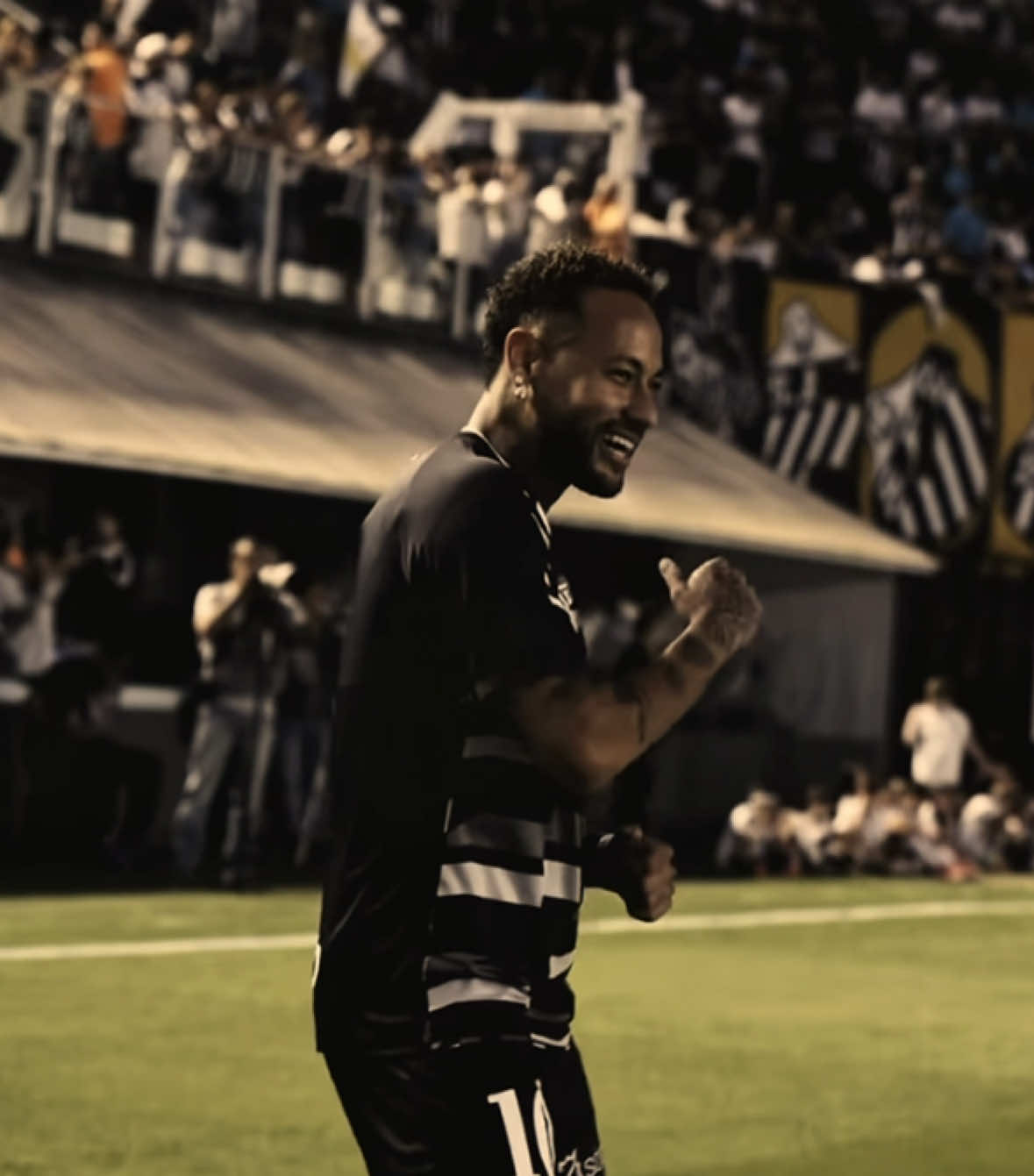 Deixa o corpo balançar - bastidores Santos x Palmeiras - Neymar cantando músicas - Neymar dançando - Neymar skills.