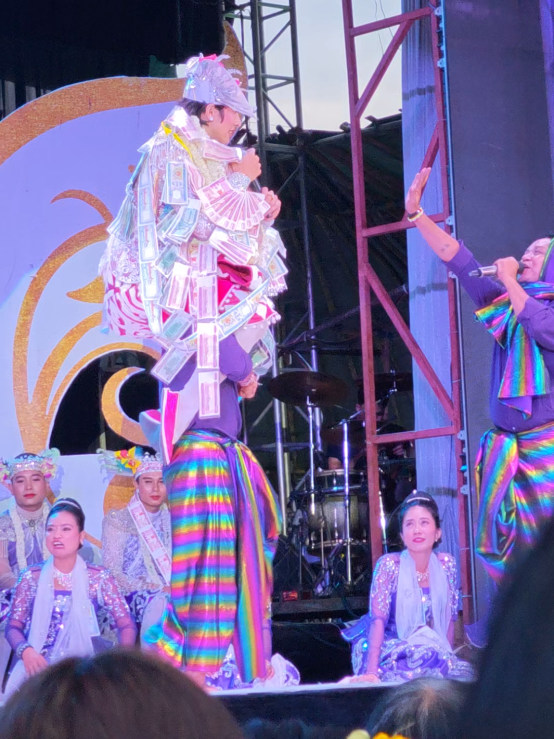 ဖြိုးဖြိုးသူပြစ်ချခံရမှာစိုးလို့ကွမ်းသီးအရောက်ပို့😂 #aungzabu #အောင်ဇမ္ဗူ #fyp #စက်မှုပွဲ 