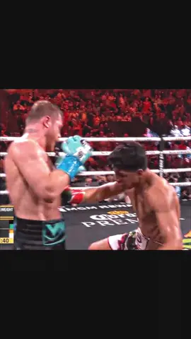 Did Canelo’s game‑plan fall apart way sooner than anyone expected🤯#boxing #sports #combat #proboxing #boxinghighlights       