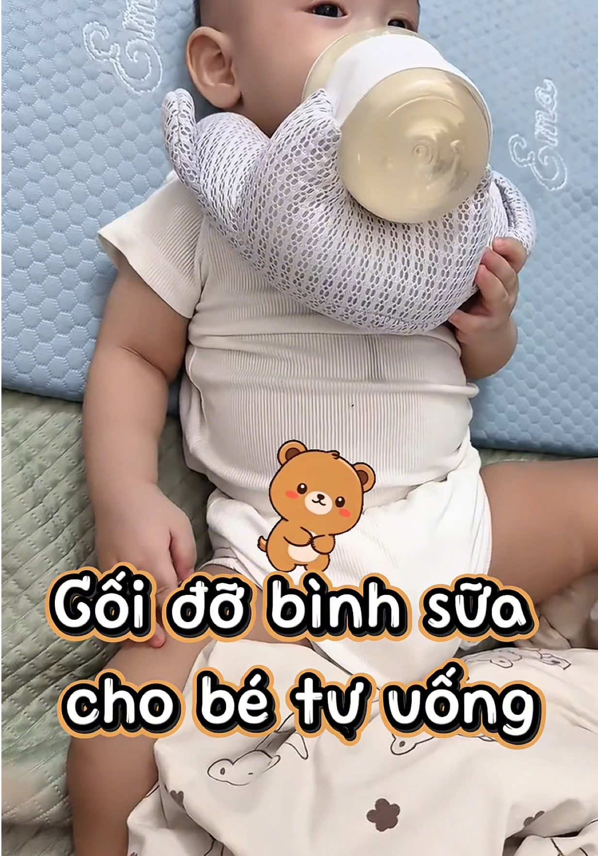 Gối đỡ bình sữa cho bé rèn tự uống sữa #ongbo2con #2425luongve #saleluongve #goichobesosinh #goichobeuongsua 