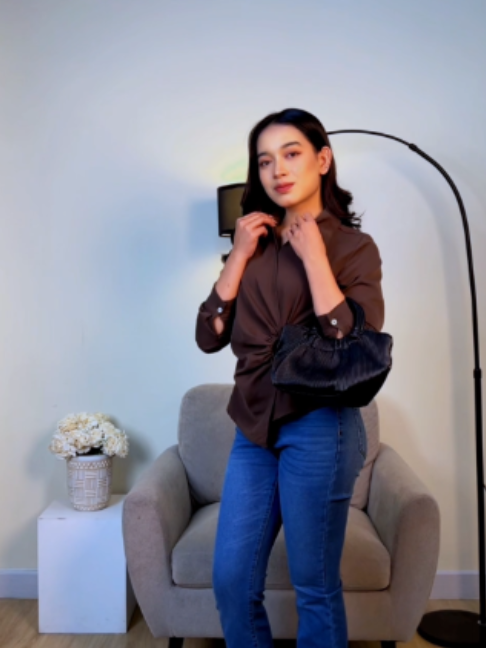 kemeja yang bikin kamu percaya diri #TrendFashion #OutfitOfTheDay #ForYou #Viral #OOTD #FYP #FYPIndonesia #TikTokIndonesia #Explore #ExplorePage #Fashion #ReelsIndonesia #Style #FashionStyle #DailyOutfit #OutfitInspo #CasualStyle #StyleGoals #OOTDIndonesia #MinimalStyle