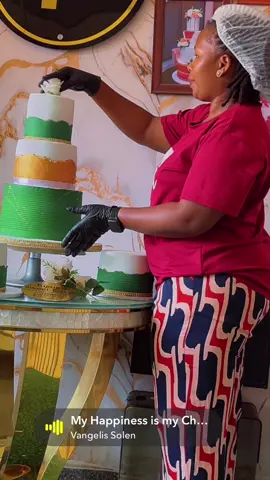 Green and gold themed cake🎂crafted by Tugume sweet cakes kyenjojo🥰🥰✌️