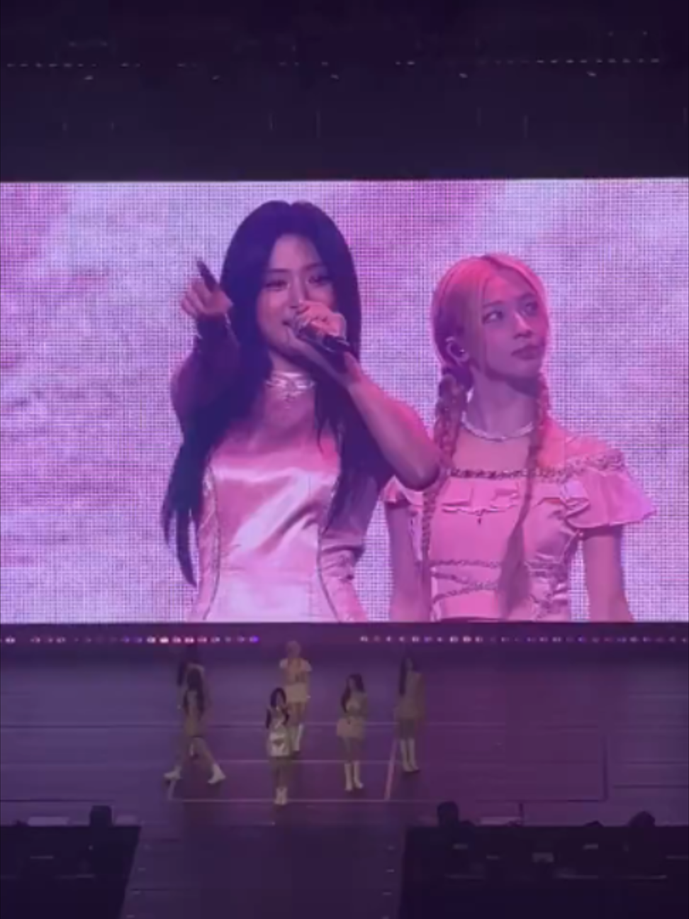 BABYMONSTER Performing REALLY LIKE YOU at Concert Manila #BABYMONSTER #BAEMON #CHOOMTOURINMANILA #REALLYLIKEYOU